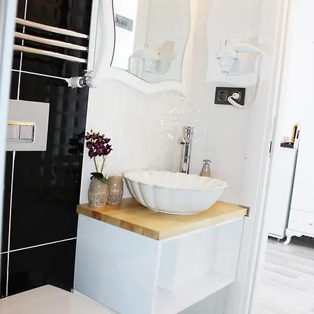 Air Apartment *